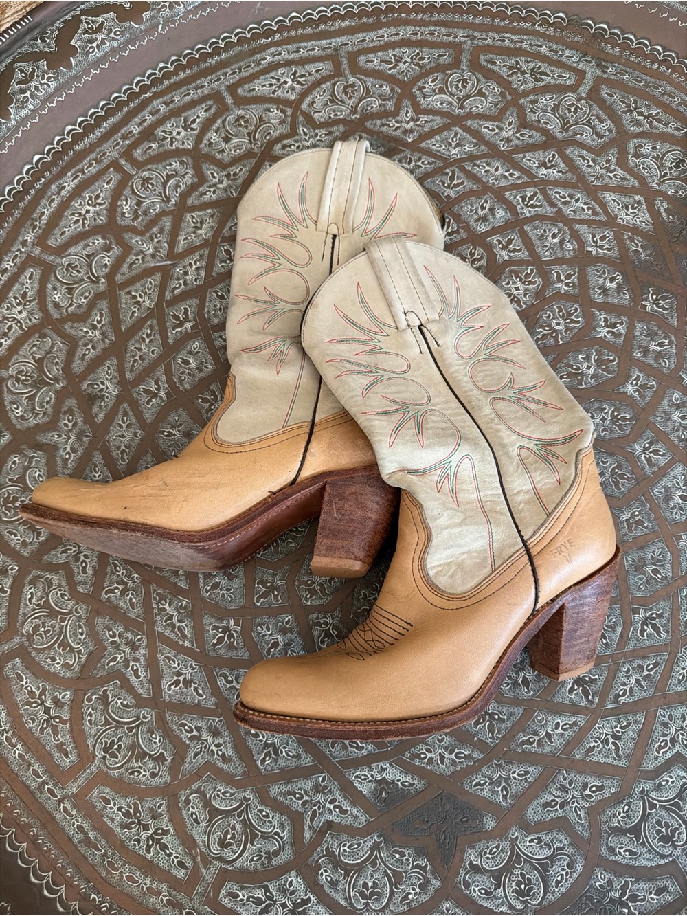 FRYE Vintage Two-Tone Leather Western Boots Tan Cream Cowboy Boots Size 9AA - Picture 2 of 8